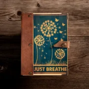 Χειροποίητο Τετράδιο Με "Just Breathe” Σχέδιο & Δερμάτινο Κούμπωμα