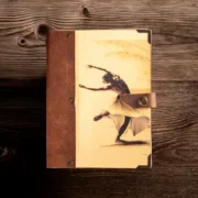 Χειροποίητο Τετράδιο Με Μπαλαρίνα & Δερμάτινο Κούμπωμα