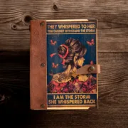 Χειροποίητο Τετράδιο Με “I Am The Storm” Σχέδιο & Δερμάτινο Κούμπωμα