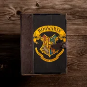 Χειροποίητο Τετράδιο Με Hogwarts Έμβλημα & Δερμάτινο Κούμπωμα
