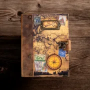 Χειροποίητο Τετράδιο με Ξύλινο Εξώφυλλο Travel Antique Map Σχέδιο & Vintage Γάντζο