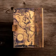 Χειροποίητο Τετράδιο με Ξύλινο Εξώφυλλο Travel Antique Map Σχέδιο & Vintage Γάντζο - Image 2
